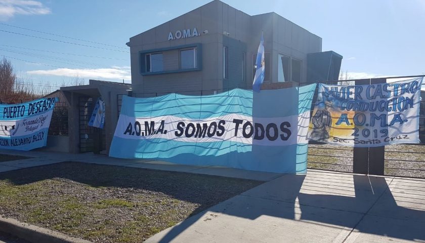 Imagen del banderazo en apoyo a la comision directiva organizado por los trabajadores mineros. Cortesia AOMA Santa Cruz. 1