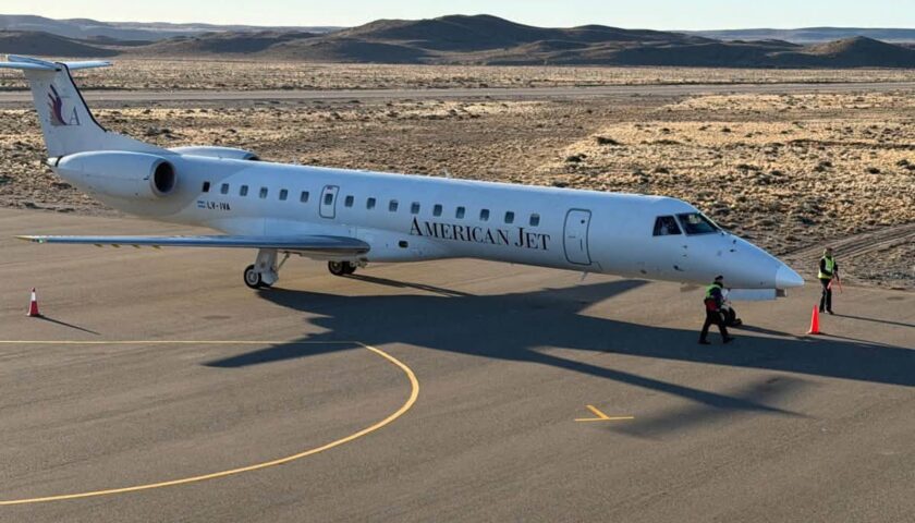 American Jet en perito portada