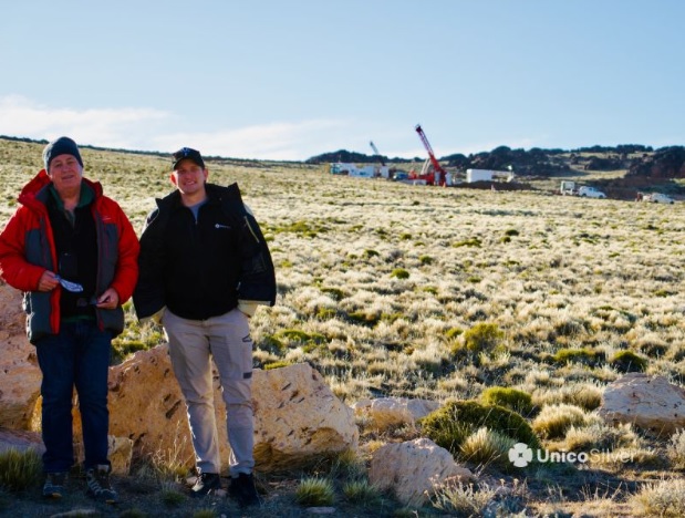 Autoridades de Unico Silver