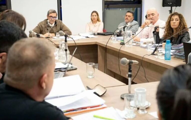 Diputados ilustra nota Aberastain