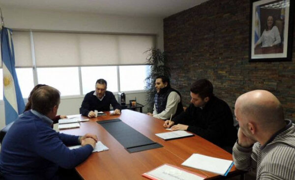 Ministro Leonardo Avarez con Yamana y M3