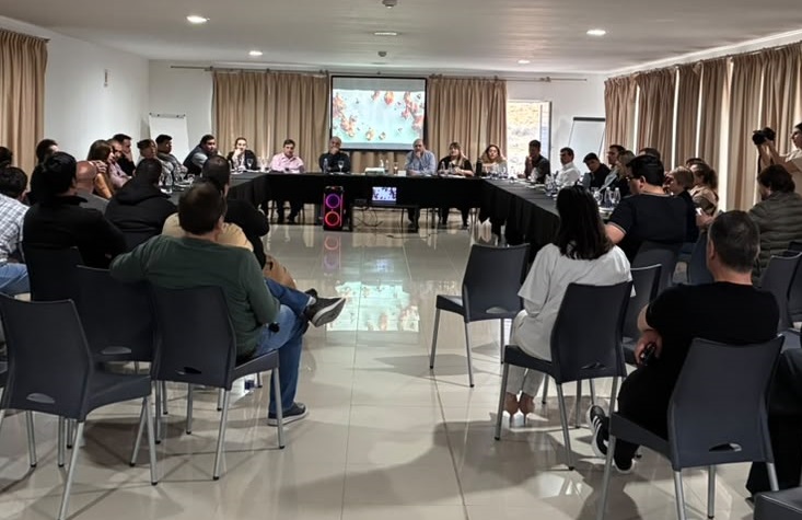 El municipio de Perito Moreno llevó el reclamo por el compre local a una reunión con las operadoras mineras