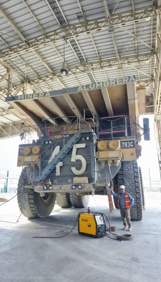 Reparación de Escaleras en Camion 793 para Minera Alumbrera